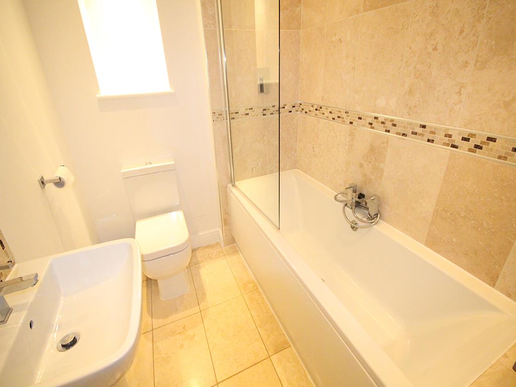 3 bedroom mid terrace house To Let in Winewall - 2016-03-30 14.32.23-2.jpg